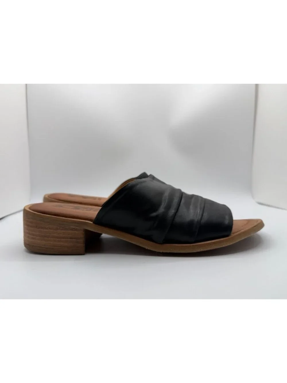Miz Mooz Delilah Leather Slides Sandals Black Women Size 39/8.5 Open Toe Shoes